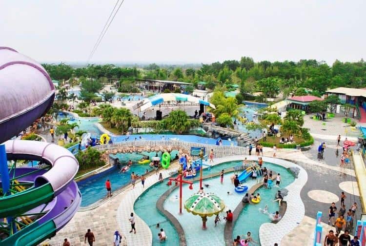 Riau Fantasi, 1. Riau Fantasi, 2. Taman Nasional Bukit Tiga Puluh, 3. Air Terjun Aek Martua, 4. Rumah Singgah Sultan Siak, 5. Taman Nasional Zamrud, 6. Situs Candi Muara Takus, 7. Masjid Jami Air Tiris, 8. Danau Naga Sakti, 9. Istana Siak Sri Inderapura, 10. Ulu Kasok