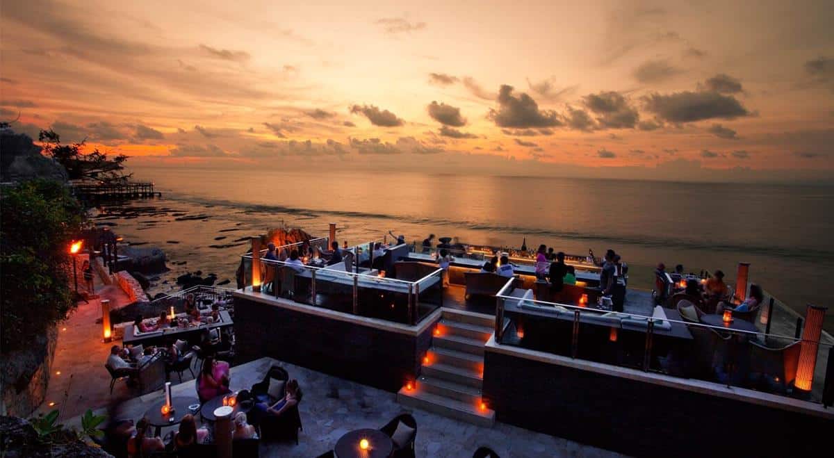 1. Samabe Cave Dining, 2. Rock Bar, 3. The Boardwalk Restaurant, 4. Ma Joly, 5. Mozzarella By The Sea, 6. Lembah Ayung Restaurant, 7. Gardin Bistro & Patisserie, 8. bridges Bali, 9. Warung Dandelion, 10. Resto Apung