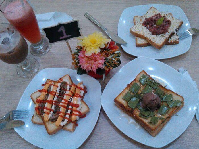 Roti Bakar Tjiliwoeng, 1. Nasi Langgi, 2. Soto Ayam Dahlok, 3. Pecel Gudeg, 4. Bakso Kabut, 5. Pecel Pincuk Garahan, 6. Suwar Suwir, 7. Tahu Hwa, 8. Tape Prol, 9. Roti Bakar Tjiliwoeng, 10. Lontong Kupang Jember