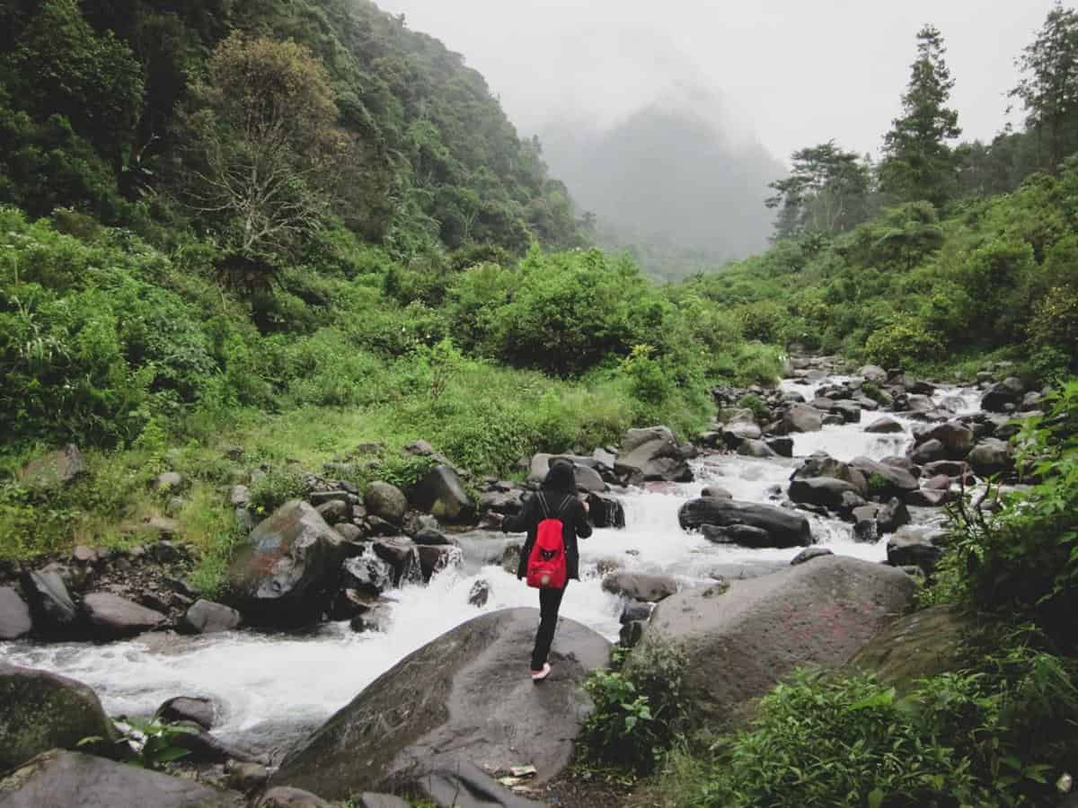 Sungai Cigeureuh, Spot Menarik, Fasilitas, Harga Tiket Masuk dan Jam Operasional, Alamat dan Akses Transportasi, Penginapan di Sekitar Gunung Puntang