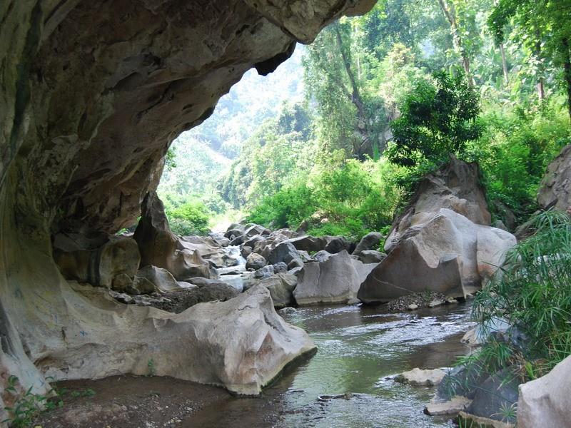 Sanghyang Poek, Spot Populer di Sanghyang Heuleut, Fasilitas di Sanghyang Heuleut, Harga Tiket Masuk dan Jam Operasional Sanghyang Heuleut, Alamat dan Akses Transportasi ke Sanghyang Heuleut, Hotel Sekitar Sanghyang Heuleut