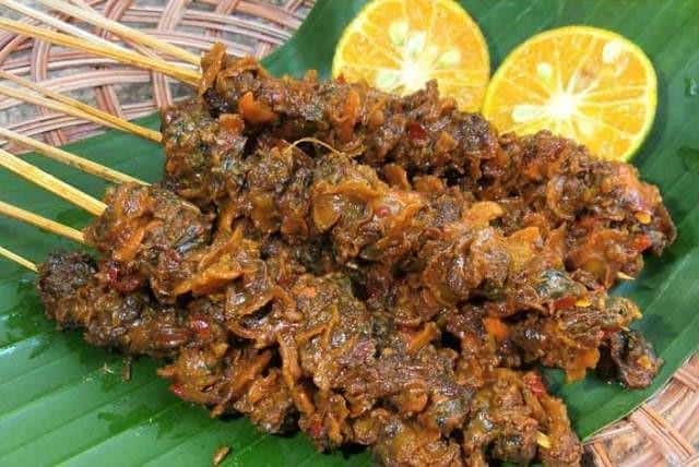 Sate Temburung, 1. Kepiting Soka, 2. Tumis Kapah, 4. Sate Temburung, 5. Sate Ikan Pari, 6. Tudai, 7. Nasi Subut, 8. Ikan Asin Richa, 9. Nasi Udang, 10. Dodol Cempedak dan Rumput Laut