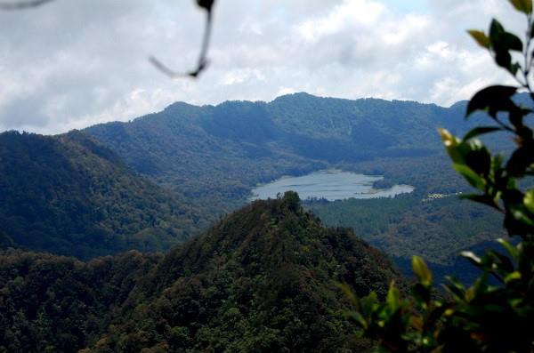 Situ Lembang, Spot Menarik, Fasilitas, Harga Tiket Masuk dan Jam Operasional, Alamat dan Akses Transportasi, Penginapan Sekitar Gunung Burangrang