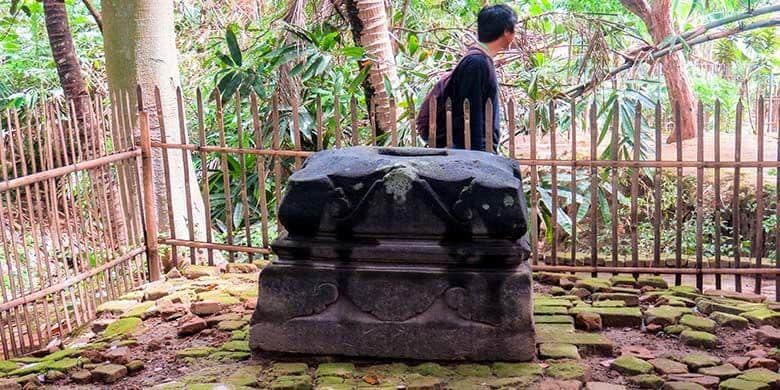 Situs Kerto, 1. Masjid Agung Gedhe Kauman, 2. Masjid Al Fatih Kepatihan Solo, 3. Situs Kerto, 4. Masjid Kotagede, 5. Kitab Sastra Gending, 6. Masjid Pathok Negara Sulthoni Plosokuning, 7. Pasar Legi Kotagede, 8. Pertapaan Kembang Lampir, 9. Meriam Segara Wana dan Syuh Brata, 10. Masjid Agung Surakarta