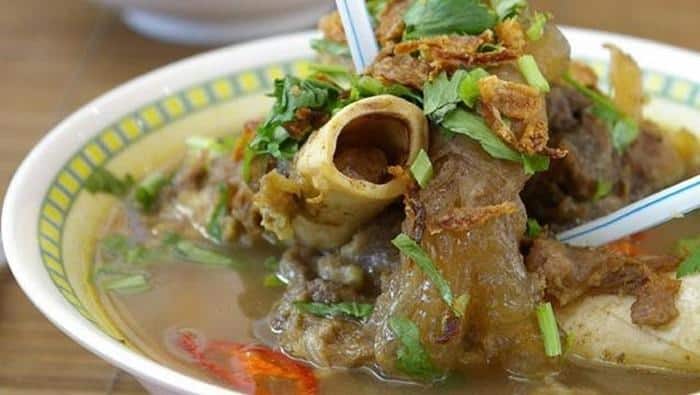 Sop Tunjang, 1. Nasi Lemak, 3. Bolu Kemojo, 4. Roti Jala, 5. Gulai Siput, 6. Gulai Belacan, 7. Mie Sagu, 8. Mie Lendir, 9. Sop Tunjang, 10. Es Laksamana Mengamuk