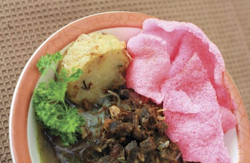 Soto Padang, 1. Dendeng Batokok, 2. Rendang, 3. Sate Padang, 4. Dendeng Balado, 5. Gulai Gajeboh, 6. Kerabu Terong, 7. Soto Padang, 8. Kalio Dagiang, 9. Cancang, 10. Nasi Kapau