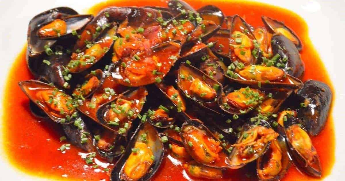 Tumis Kapah, 1. Kepiting Soka, 2. Tumis Kapah, 4. Sate Temburung, 5. Sate Ikan Pari, 6. Tudai, 7. Nasi Subut, 8. Ikan Asin Richa, 9. Nasi Udang, 10. Dodol Cempedak dan Rumput Laut