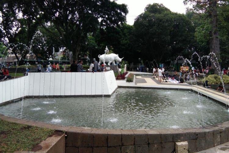Taman Badak, Wahana dan Spot Menarik di Taman Balai Kota, Harga Tiket dan Jam Operasional Taman Balkot Bandung, Fasilitas Balai Kota Bandung, Alamat dan Akses Transportasi ke Taman Balai Kota, Hotel di Sekitar Taman Balai Kota