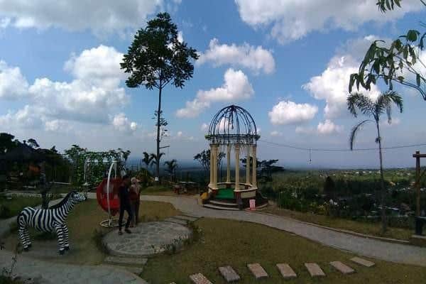Taman Irung Petruk, 1. Bukit Gancik Selo, 2. Waduk Cengklik, 3. Taman Irung Petruk, 4. Kedung Goro, 5. Bukit Kinasih, 6. Taman Wisata Sedayu Indah, 7. Tretes Taman Tani, 8. New Selo, 9. Gunung Merapi, 10. Gunung Merbabu