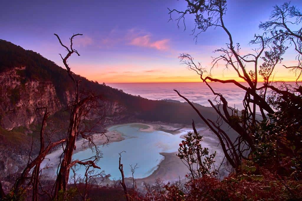 Tebing Sunan Ambu, Spot Populer, Harga Tiket, Alamat dan Akses Transportasi, Hotel dan Penginapan di Sekitar Kawah Putih