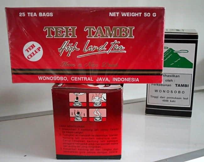 Teh Tambi, 1. Carica, 2. Purwaceng, 3. Keripik Tempe Kemul, 4. Kacang, 5. Keripik Jamur, 6. Opak Singkong, 7. Sagon, 8. Dendeng Gepuk, 9. Teh Tambi