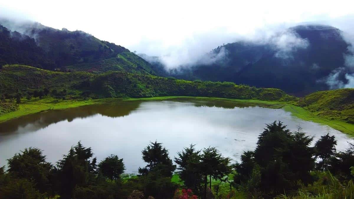 Telaga Dringo, 1. Telaga Dringo, 2. Kawah Candradimuka, 3. Curug Pitu, 4. Candi Arjuna, 5. Sungai Serayu, 6. Anglir Mendung, 7. Curug Pundung Sewu, 8. Surya Yudha Park, 9. Kawah Sikidang, 10. Taman Rekreasi Margasatwa Serulingmas