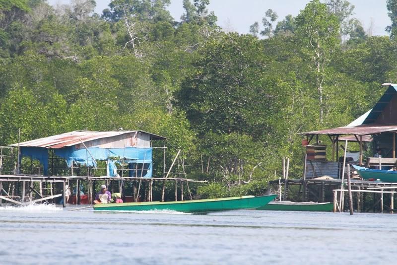 Teluk Kaba, 1. Pulau Beras Basah, 2. Bontang Mangrove Park, 3. Taman Nasional Kutai (TNK), 5. Pantai Marina, 6. Desa Selangan dan Tihi-Tihi, 7. Teluk Kaba, 8. Pulau Kumala, 9. Taman Tanjung Laut, 10. Kenari Waterpark