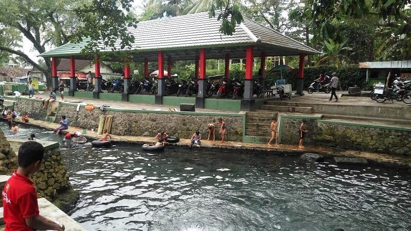 Umbul Gedaren, 1. Umbul Ponggok, 2. Umbul Ingas Cokro, 3. Umbul Sigedang, 4. Umbul Kapiler, 5. Umbul Manten, 6. Umbul Pelem, 7. Umbul Nilo, 8. Umbul Brintik, 9. Umbul Gedaren, 10. Umbul Brondong