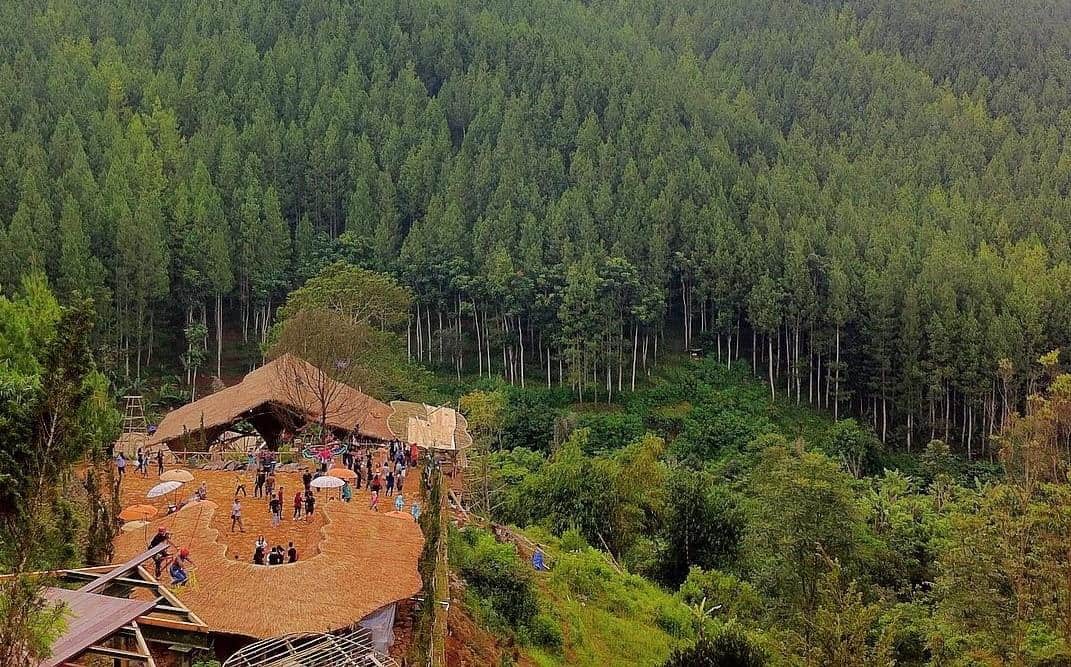 Wahana dan Spot Populer di The Lodge Maribaya, Wahana dan Spot Populer di The Lodge Maribaya, Fasilitas The Lodge Maribaya, Harga Tiket Masuk dan Jam Operasional The Lodge Maribaya, Alamat dan Akses Transportasi ke The Lodge Maribaya, Hotel Sekitar The Lodge Maribaya