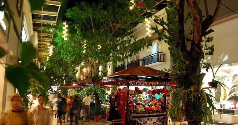 Weekend Market, Wahana dan Spot Menarik Paris Van Java Mall, Harga Tiket dan Jam Operasional PVJ Mall, Fasilitas di PVJ Mall, Alamat dan Akses Transportasi ke PVJ, Hotel di Sekitar Paris Van Java Mall