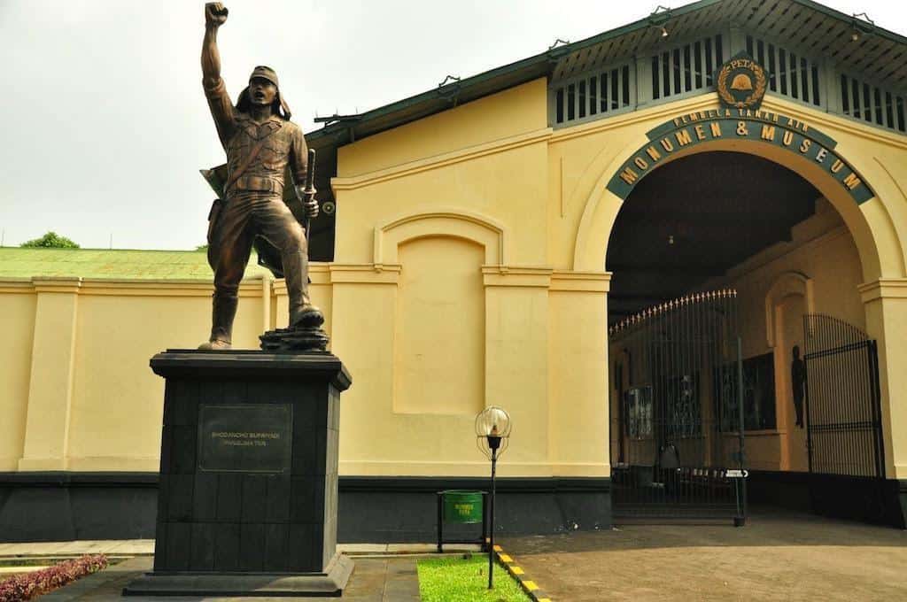 Museum PETA, 1. Kebun Raya Bogor, 2. Devoyage Bogor, 3. Museum Nasional Sejarah Alam Indonesia, 4. Museum Zoologi, 5. Taman Sempur, 6. Taman Kencana, 7. Museum PETA, 8. Tugu Kujang, 9. Taman Peranginan, 10. Museum Kepresidenan RI Balai Kirti