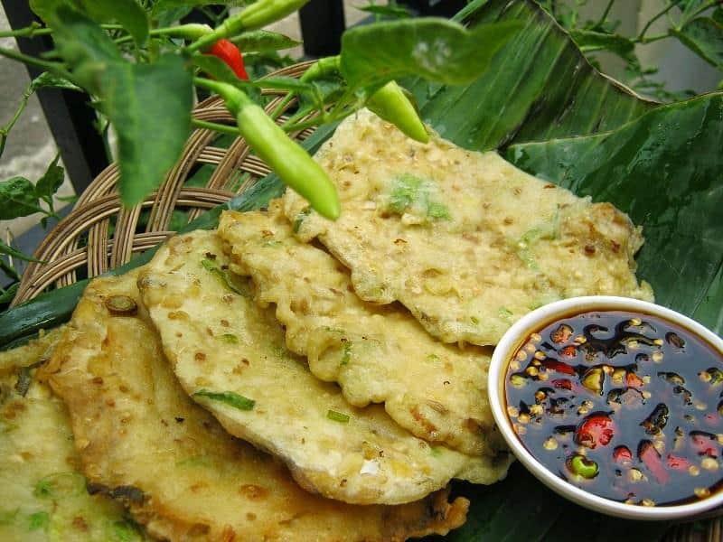Mendoan, 1. Brekecek, 2. Sate Martawi, 3. Rempeyek Yutuk, 4. Tempe Dages, 5. Lepet Ketan, 6. Mendoan, 7. Gembus, 8. Thempleng, 9. Lanting, 10. Keripik Sukun