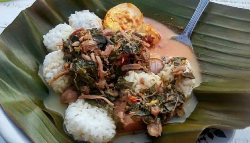 Nasi Penggel, 1. Soto Tamanwinangun, 2. Kethek Khas Kebumen, 3. Nasi Penggel, 4. Sate Ambal, 5. Jipang Kacang, 6. Yutuk Goreng, 7. Soto Ayam Petanahan, 8. Lanting, 9. Golak, 10. Emping Mendem
