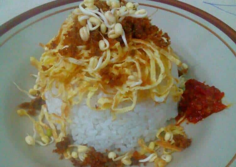 Nasi Romi, 1. Campor, 2. Kaldu Kokot, 3. Nasi Romi, 4. Apen Manis, 5. Macho, 6. Soto Sabreng, 7. Soto Selingkuh, 8. Kolak Pattola, 9. Jubada, 10. Man Reman