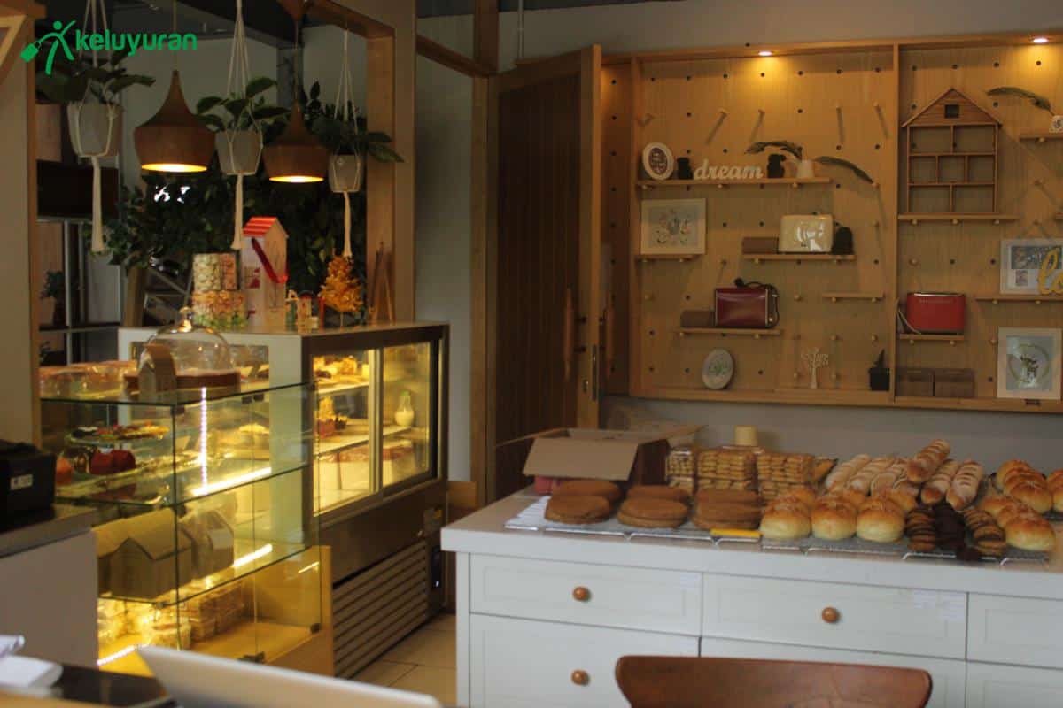Nara Park_Pino Bakehouse, Wahana atau Spot Populer, Harga Tiket dan Jam Operasional, Makanan & Minuman, Fasilitas, Alamat dan Akses Transportasi, Hotel di Sekitar Nara Park