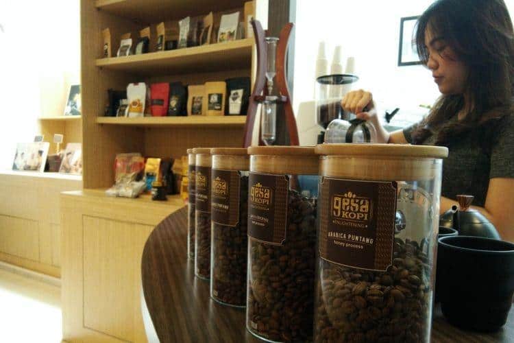 Tempat Ngopi, Wahana atau Spot Populer, Harga Tiket dan Jam Operasional, Fasilitas Museum Gedung Sate, Alamat dan Akses Transportasi, Hotel di Sekitar Museum Gedung Sate
