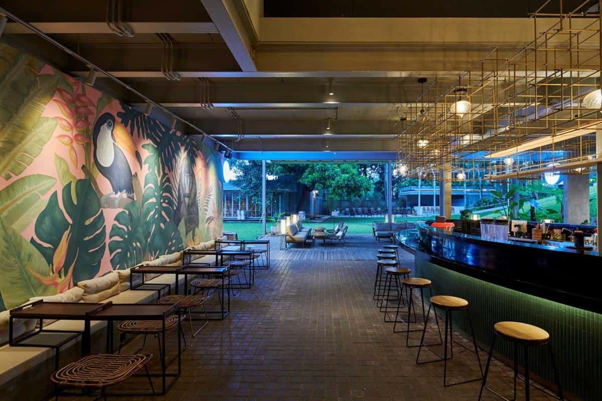 Oval Bar & Lounge, Wahana atau Spot Populer, Harga Tiket dan Jam Operasional, Makanan & Minuman, Fasilitas, Alamat dan Akses Transportasi, Hotel di Sekitar Nara Park