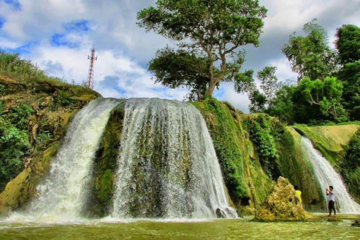Air Terjun Kokop, 1. Bukit Jaddih, 2. Pantai Siring Kemuning, 3. Bukit Geger, 4. Hutan Mangrove Labuhan, 5. Museum Cakraningrat, 6. Pantai Sapoong, 7. Bukit Kapur Arosbaya, 8. Mercusuar Sembilangan, 9. Air Terjun Kokop, 10. Taman Paseban Bangkalan