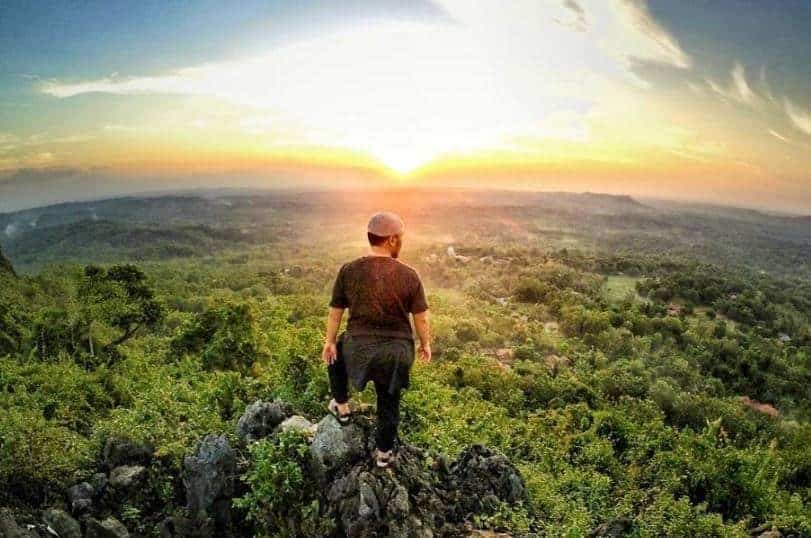 Bukit Geger, 1. Bukit Jaddih, 2. Pantai Siring Kemuning, 3. Bukit Geger, 4. Hutan Mangrove Labuhan, 5. Museum Cakraningrat, 6. Pantai Sapoong, 7. Bukit Kapur Arosbaya, 8. Mercusuar Sembilangan, 9. Air Terjun Kokop, 10. Taman Paseban Bangkalan