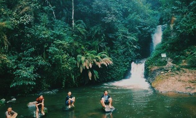 Berenang, Wahana dan Spot Menarik, Fasilitas, Harga Tiket Masuk dan Jam Operasional, Alamat dan Akses Transportasi, Penginapan Sekitar Curug Tilu Leuwi Opat