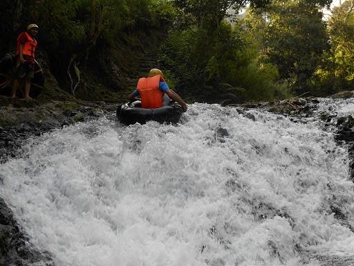 Body Rafting, Wahana dan Spot Menarik, Fasilitas, Harga Tiket Masuk dan Jam Operasional, Alamat dan Akses Transportasi, Penginapan Sekitar Curug Tilu Leuwi Opat