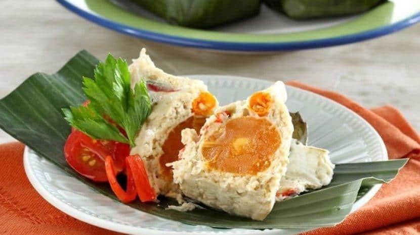 Botok Telur Asin, 1. Nasi Kropokhan, 2. Nasi Ndoreng, 3. Sop Balungan, 4. Nasi Brongkos, 5. Asem-Asem Daging, 6. Botok Telur Asin, 7. Wingko Salem, 8. Brayo, 9. Kerupuk Catak, 10. Kerupuk Udang Tambak