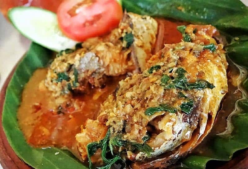 Brekecek, 1. Brekecek, 2. Sate Martawi, 3. Rempeyek Yutuk, 4. Tempe Dages, 5. Lepet Ketan, 6. Mendoan, 7. Gembus, 8. Thempleng, 9. Lanting, 10. Keripik Sukun
