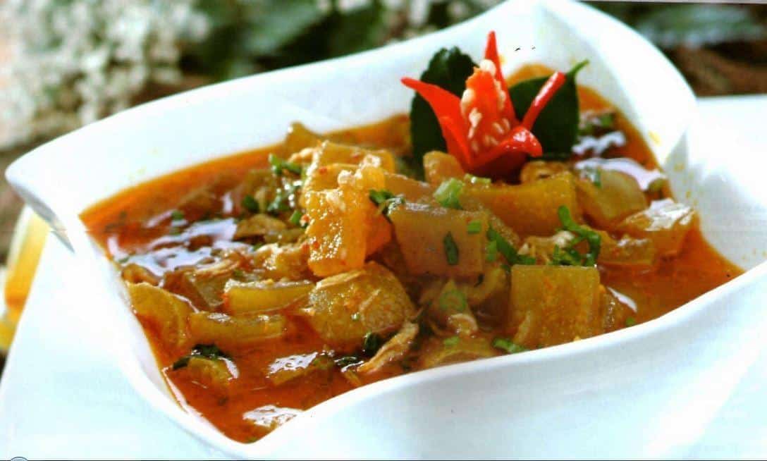 Brongkos Kikil, 1. Lento, 2. Ndas Borok, 3. Tempong, 4. Mendut, 5. Sego Gono, 6. Sego Urap, 7. Balung Kuwuk, 8. Brongkos Kikil, 9. Empis-Empis Tahu Tempe, 10. Perkedel Kimpul, 11. Bajingan, 12. Ketan Gudig