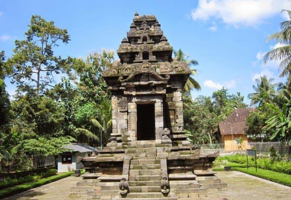 Candi Merak, 1. Candi Karangnongko, 2. Candi Sojiwan, 3. Candi Plaosan, 4. Candi Merak, 5. Candi Bubrah, 6. Candi Asu, 7. Candi Gana, 8. Candi Siwa, 9. Pura Candi Untoroyono