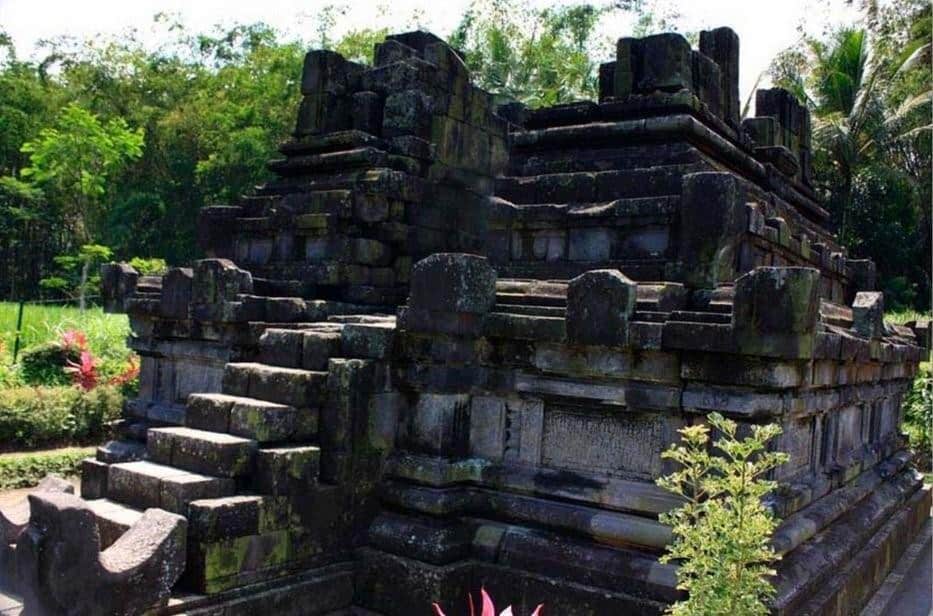 Candi Asu, 1. Candi Karangnongko, 2. Candi Sojiwan, 3. Candi Plaosan, 4. Candi Merak, 5. Candi Bubrah, 6. Candi Asu, 7. Candi Gana, 8. Candi Siwa, 9. Pura Candi Untoroyono