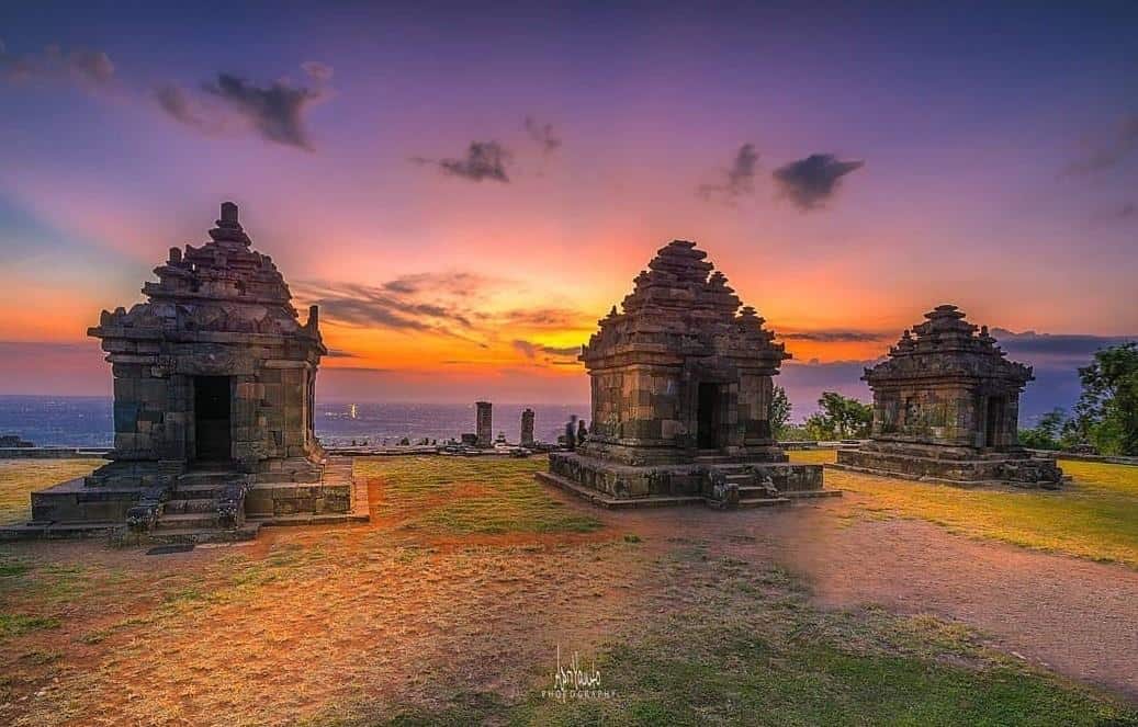 Candi Ijo, 1. Tebing Breksi, 2. Museum Affandi, 3. Candi Prambanan, 4. Jogja Bay Pirates Adventure Waterpark, 5. Sindu Kusuma Edupark, 6. Museum Ullen Sentalu, 7. Candi Ratu Boko, 8. The Lost World Castle, 9. Candi Ijo, 10. Lava Tour Merapi