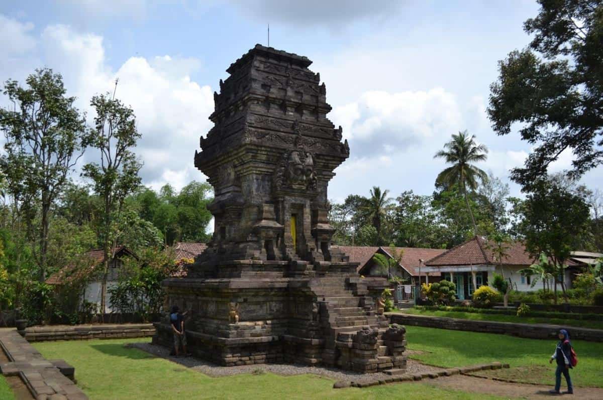 Candi Kidal, 1. Candi Singosari, 2. Candi Sumberawan, 3. Candi Karang Besuki, 4. Candi Bocok, 5. Candi Kidal, 6. Candi Songgoriti, 7. Candi Jago, 8. Candi Badut, 9. Candi Jawar Ombo