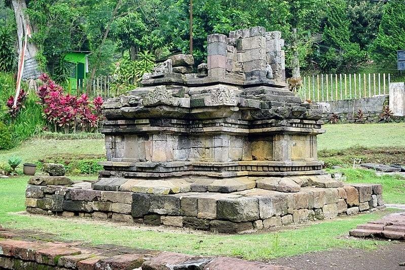 Candi Songgoriti, 1. Candi Singosari, 2. Candi Sumberawan, 3. Candi Karang Besuki, 4. Candi Bocok, 5. Candi Kidal, 6. Candi Songgoriti, 7. Candi Jago, 8. Candi Badut, 9. Candi Jawar Ombo