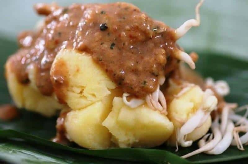Capar Tape, 1. Sompil, 2. Sego Bantingan, 3. Nasi Patik, 4. Kepiting Sambal Ijo, 5. Ayam Lodho Bakar, 6. Kue Sagon, 7. Pindang Terong Pedas, 8. Sredek, 9. Geti/ Enting, 10. Capar Tape