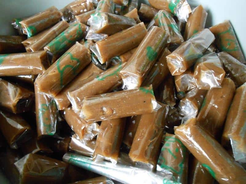 Dodol Salak, 1. Bagiak, 2. Klemben, 3. Kue Untir-Untir, 4. Ladrang Sabrang, 5. Sale Pisang, 6. Pia Glenmore, 7. Dodol Salak, 8. Rengginang, 9. Kerupuk Rumput Laut, 10. Tape Buntut