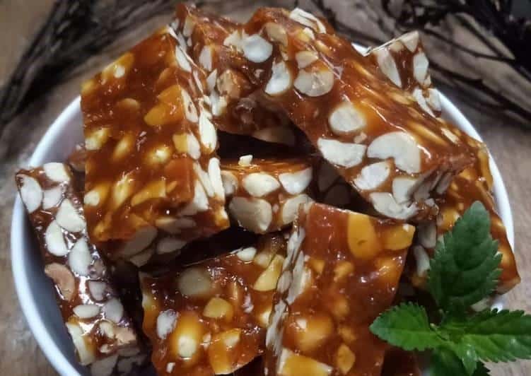 Enting-Enting Jahe, 1. Geblek, 2. Tempe Benguk, 3. Besengek, 4. Growol, 5. Enting-Enting Jahe, 6. Cethot, 7. Peyek Undur-Undur, 8. Gula Semut, 9. Cenil, 10. Kopi Menoreh