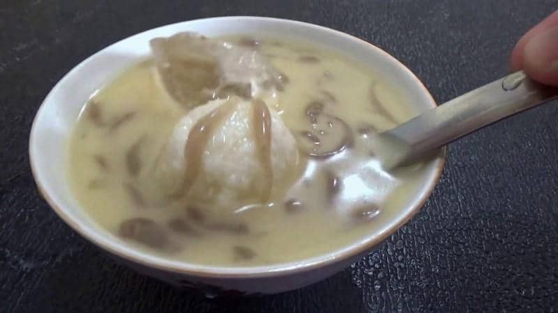 Es Dawet Jabung, 1. Sate Ayam Ponorogo, 2. Pecel Tumpuk Ponorogo, 3. Rujak Petis Welirang, 4. Sego Tahu, 5. Tiwul Goreng, 6. Sate Kopok, 7. Gethuk Golan, 8. Jenang Mirah, 9. Es Dawet Jabung, 10. Serabi Ponorogo