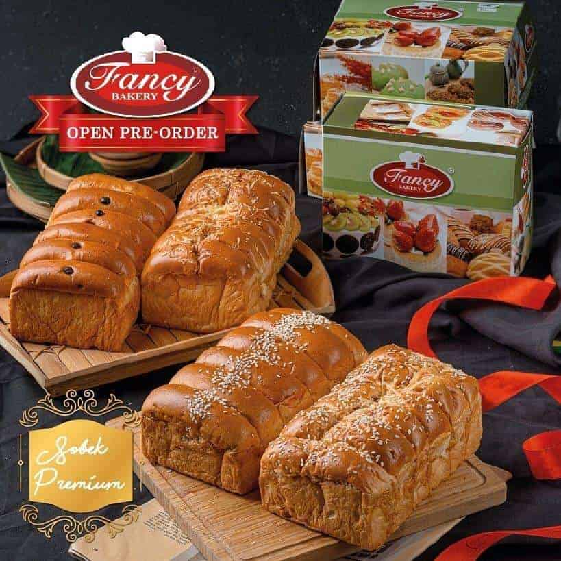 1. Virgin Cake & Bakery, 2. Wonder Bakery, 3. Swiss House, 4. Holland Bakery, 5. Fancy Bakery, 6. Dyriana Bakery & Cafe, 7. Imperial Bakery Indische Cafe, 8. Excellent Bakery, Ice Cream & Souvenirs, 9. Chanadia Toko Roti & Kue, 10. Semarang Roru Cake