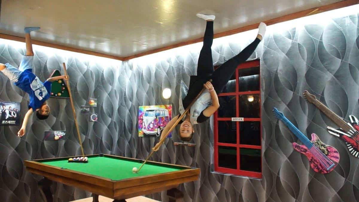 Fasilitas Upside Down World , Wahana atau Spot Populer, Harga Tiket dan Jam Operasional, Fasilitas Upside Down World , Alamat dan Akses Transportasi, Hotel di Sekitar Upside Down World Bandung