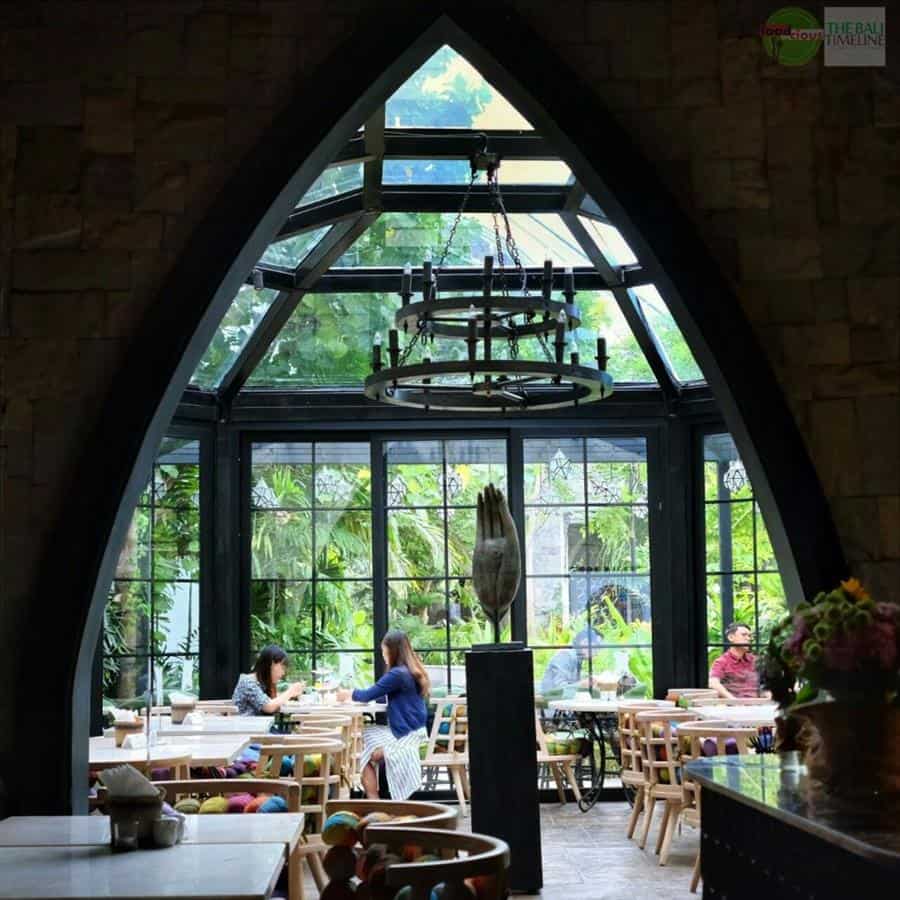 1. Samabe Cave Dining, 2. Rock Bar, 3. The Boardwalk Restaurant, 4. Ma Joly, 5. Mozzarella By The Sea, 6. Lembah Ayung Restaurant, 7. Gardin Bistro & Patisserie, 8. bridges Bali, 9. Warung Dandelion, 10. Resto Apung
