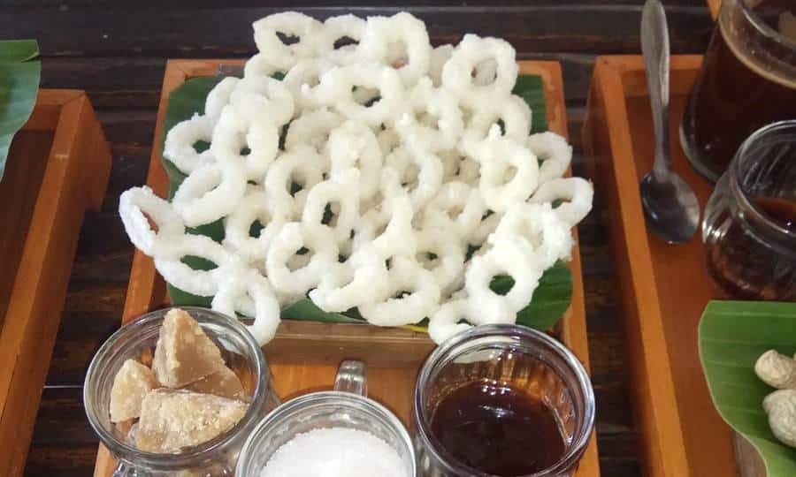 Geblek, 1. Geblek, 2. Tempe Benguk, 3. Besengek, 4. Growol, 5. Enting-Enting Jahe, 6. Cethot, 7. Peyek Undur-Undur, 8. Gula Semut, 9. Cenil, 10. Kopi Menoreh