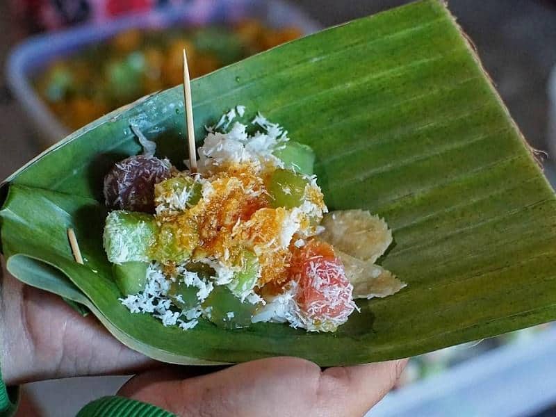 Gethuk Golan, 1. Sate Ayam Ponorogo, 2. Pecel Tumpuk Ponorogo, 3. Rujak Petis Welirang, 4. Sego Tahu, 5. Tiwul Goreng, 6. Sate Kopok, 7. Gethuk Golan, 8. Jenang Mirah, 9. Es Dawet Jabung, 10. Serabi Ponorogo