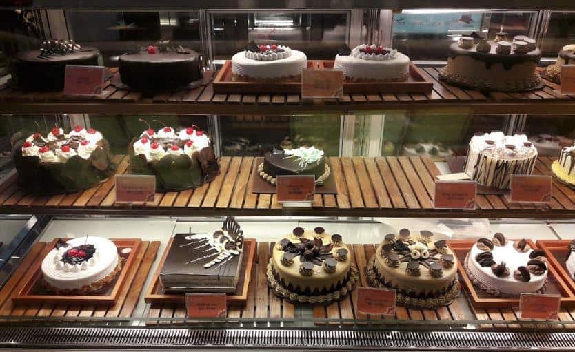 1. Virgin Cake & Bakery, 2. Wonder Bakery, 3. Swiss House, 4. Holland Bakery, 5. Fancy Bakery, 6. Dyriana Bakery & Cafe, 7. Imperial Bakery Indische Cafe, 8. Excellent Bakery, Ice Cream & Souvenirs, 9. Chanadia Toko Roti & Kue, 10. Semarang Roru Cake