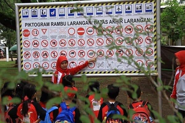 Hotel di Sekitar Taman Lalu Lintas, Wahana Menarik Taman Lalu Lintas, Harga Tiket dan Jam Operasional, Fasilitas yang ada di Taman Lalu Lintas, Alamat dan Akses Transportasi, Hotel di Sekitar Taman Lalu Lintas